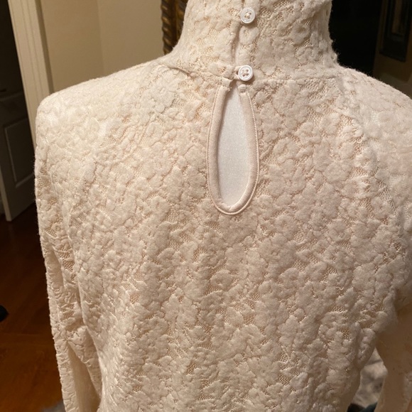 EUC-Sundance SZ M lace lined turtleneck - Picture 4 of 8